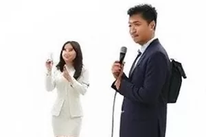 《今日热议话题速览》封面，展示按小时归档的话题条目